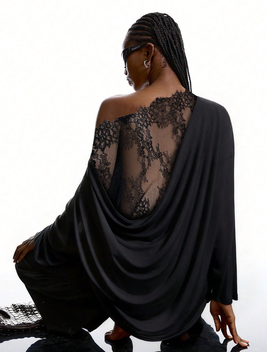 NOIRÉ LACE BACK TOP