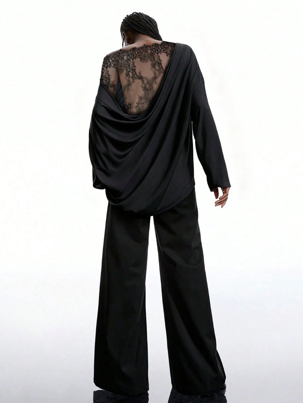NOIRÉ LACE BACK TOP